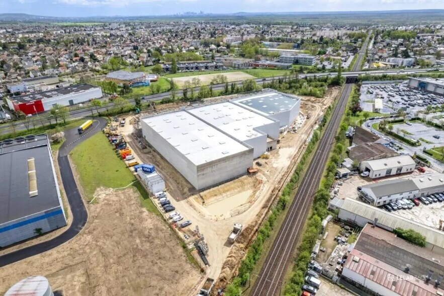 Office in Conflans-Sainte-Honorine for lease - Building Photo - Image 2 of 12