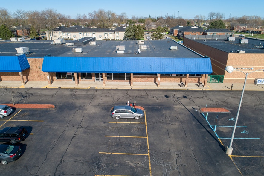 11743 Fifteen Mile Rd, Sterling Heights, MI for lease - Aerial - Image 1 of 7
