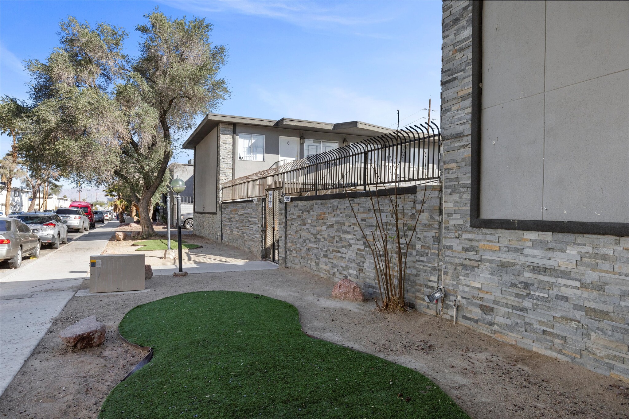 Lynnwood Apartments -28 Units portfolio of 3 properties for sale on LoopNet.com Building Photo- Image 1 of 12