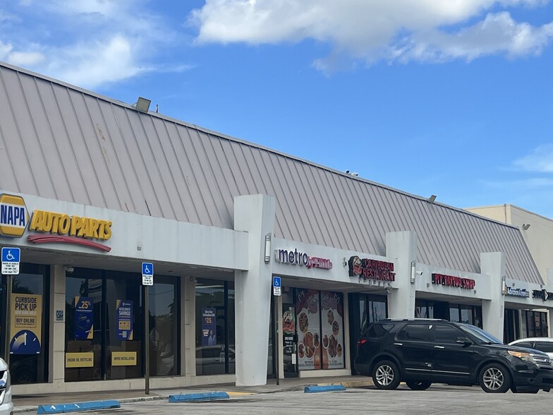 6105-6117 Hollywood Blvd, Hollywood, FL for lease - Building Photo - Image 2 of 4