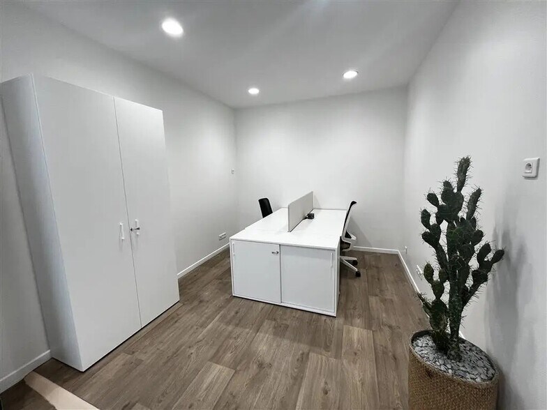 Office in Paris for lease - Building Photo - Image 3 of 6