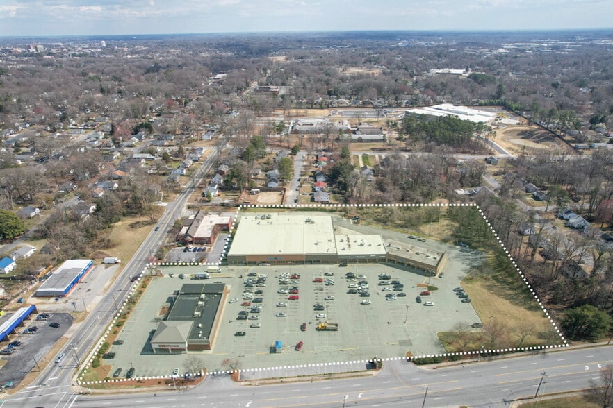 1911-1937 Coliseum Blvd, Greensboro, NC for lease - Building Photo - Image 2 of 12