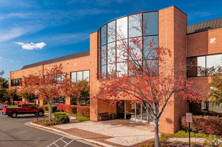 20116 Ashbrook Pl, Ashburn, VA for lease - Building Photo - Image 1 of 24