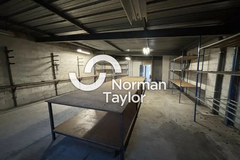 Office in Montpellier for lease - Interior Photo - Image 1 of 6