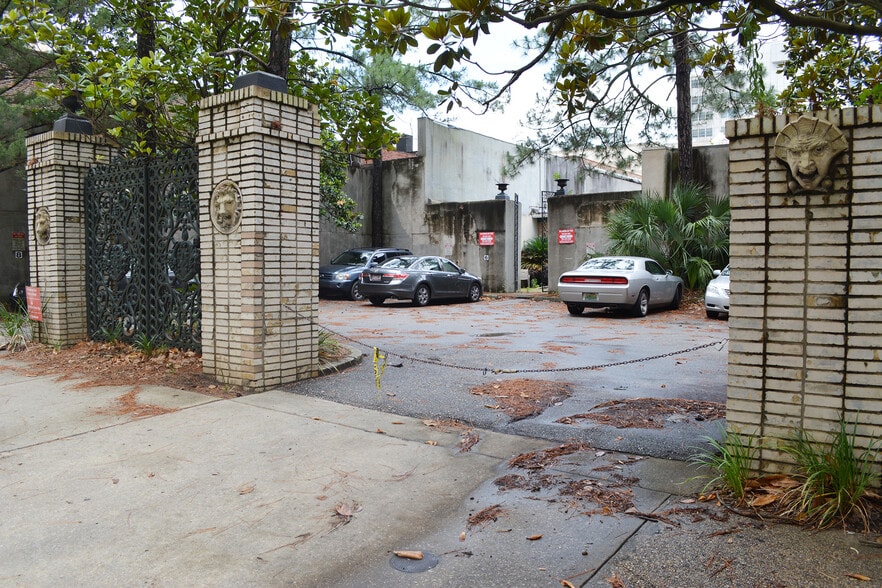68 St Francis St, Mobile, AL for lease - Building Photo - Image 2 of 12