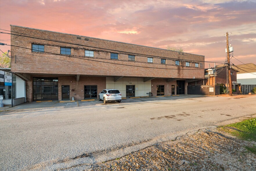 2412 Bartlett St, Houston, TX for lease - Building Photo - Image 3 of 16