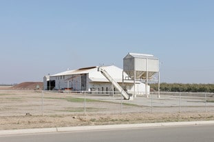 10386 Iona Ave, Hanford CA - Barndominium