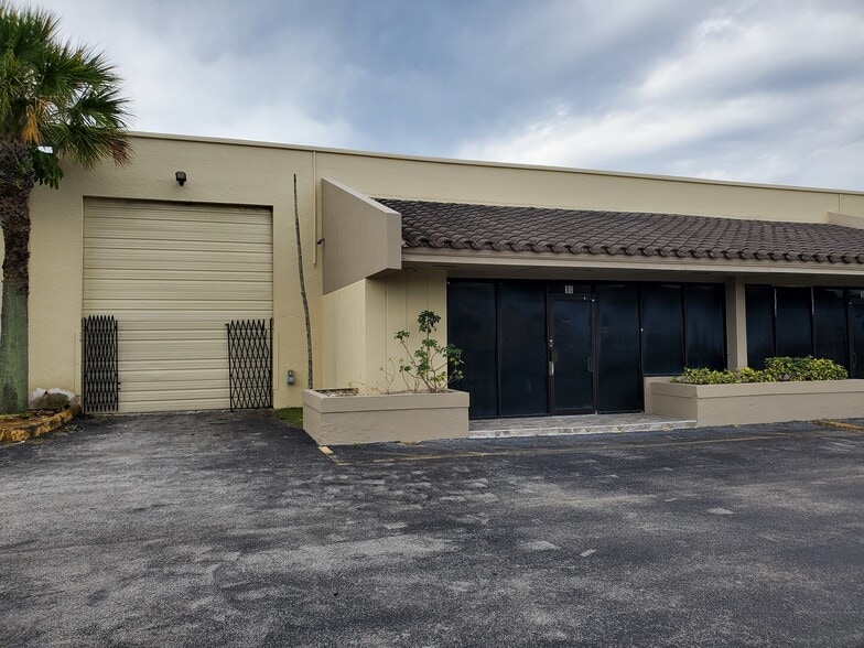 6135 NW 167th St, Miami Lakes, FL for lease - Building Photo - Image 1 of 2