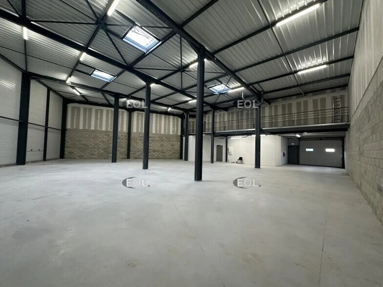 Flex in Aubagne for lease - Building Photo - Image 1 of 12