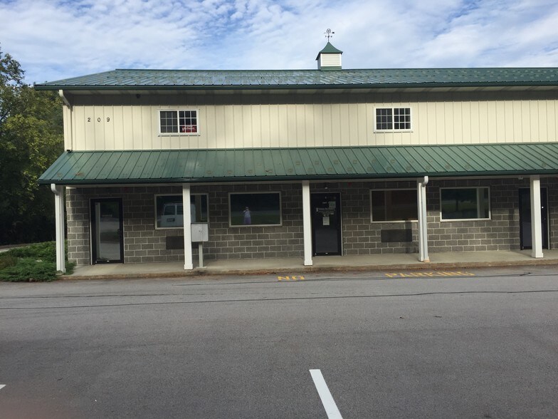 209 W River Rd, Hooksett, NH 03106 Double Unit Flex Space on 3A in Hooksett