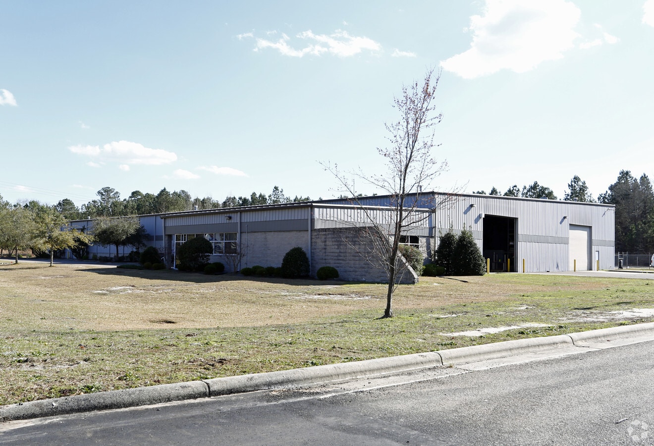 810 Tom Starling Rd, Fayetteville, NC 28306