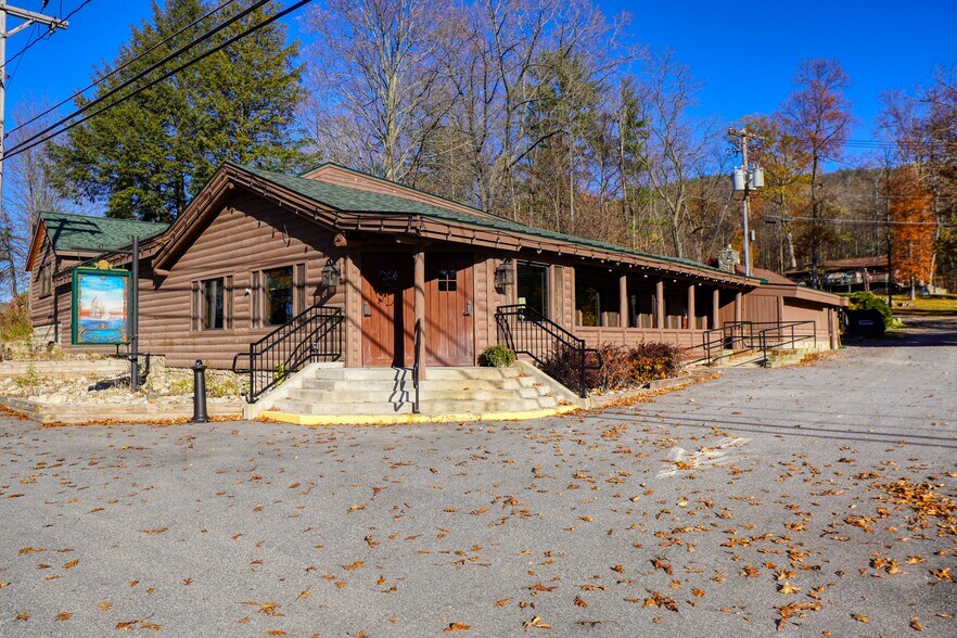Retail in Lake George, NY for sale - Building Photo - Image 1 of 1