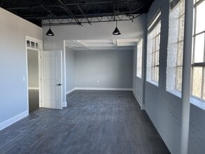 1007 Tower Ct, Winnetka, IL for lease Interior Photo- Image 2 of 3