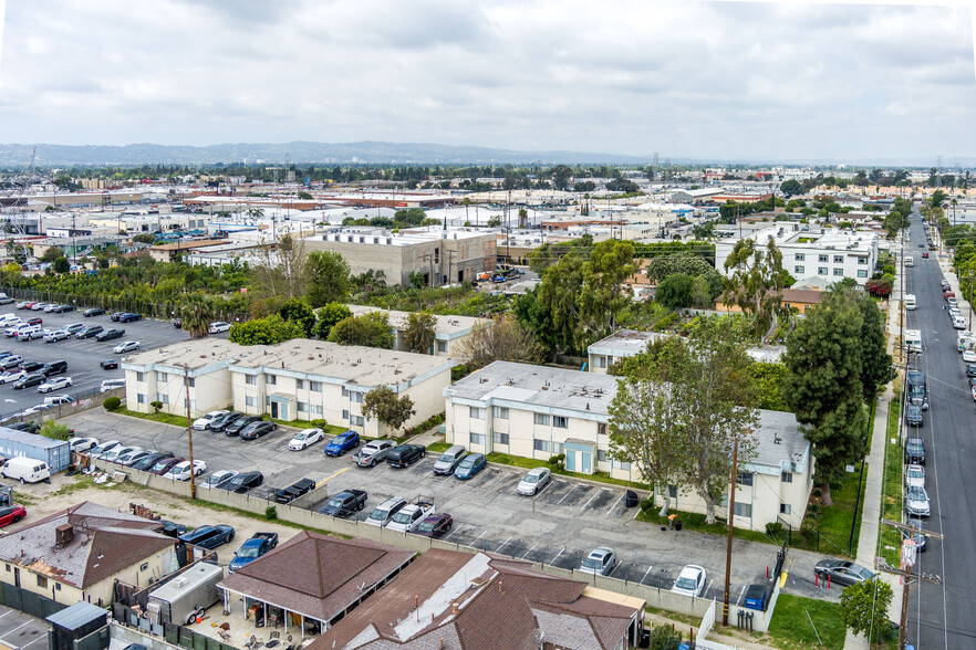 11744-11756 Runnymede St, North Hollywood, CA for sale - Building Photo - Image 1 of 23