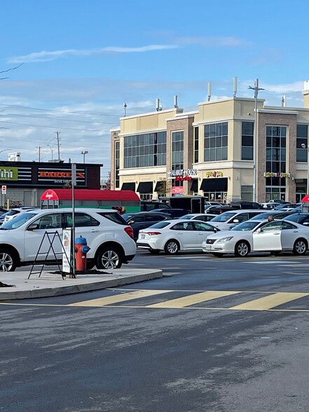 3500-3650 Dundas St, Burlington, ON for lease - Building Photo - Image 1 of 5