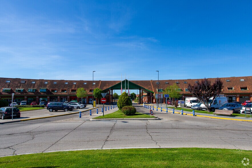 Plaza Antonio de Cabezón, 1, San Sebastián de los Reyes, Madrid for sale - Primary Photo - Image 1 of 1