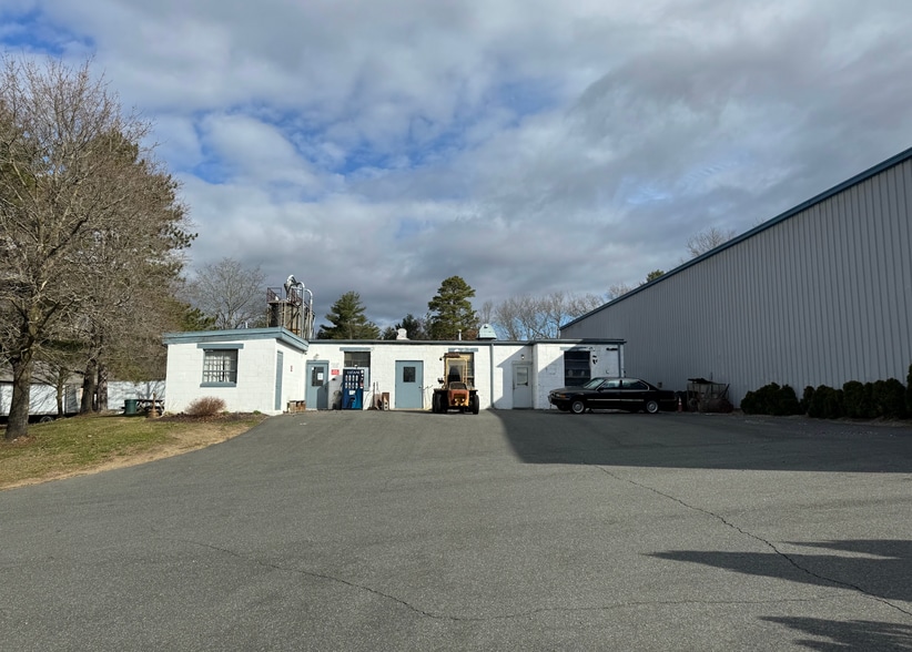378 Long Plain Rd, South Deerfield, MA for lease - Building Photo - Image 2 of 4