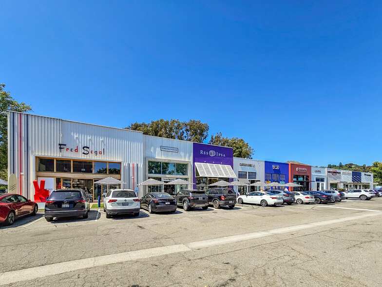 3880 Cross Creek Rd, Malibu, CA for lease - Building Photo - Image 1 of 1