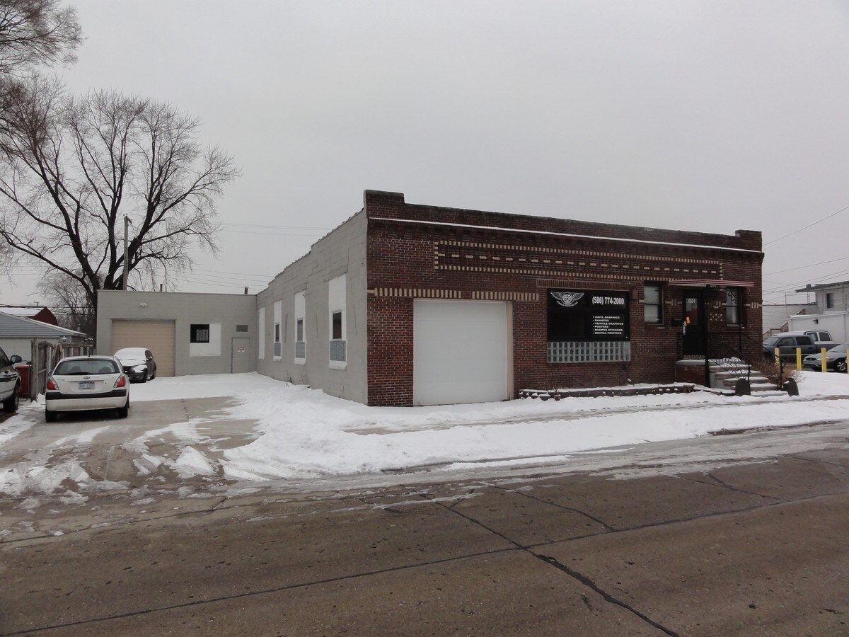 19024 Florida St, Roseville, MI 48066