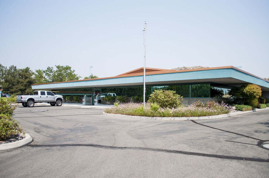 9400 Gateway Dr, Reno, NV for sale - Building Photo - Image 1 of 1