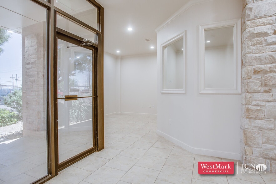 5760 40th St, Lubbock, TX for lease - Building Photo - Image 2 of 20