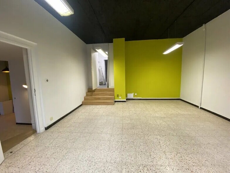 Retail in Lyon for lease - Interior Photo - Image 3 of 9