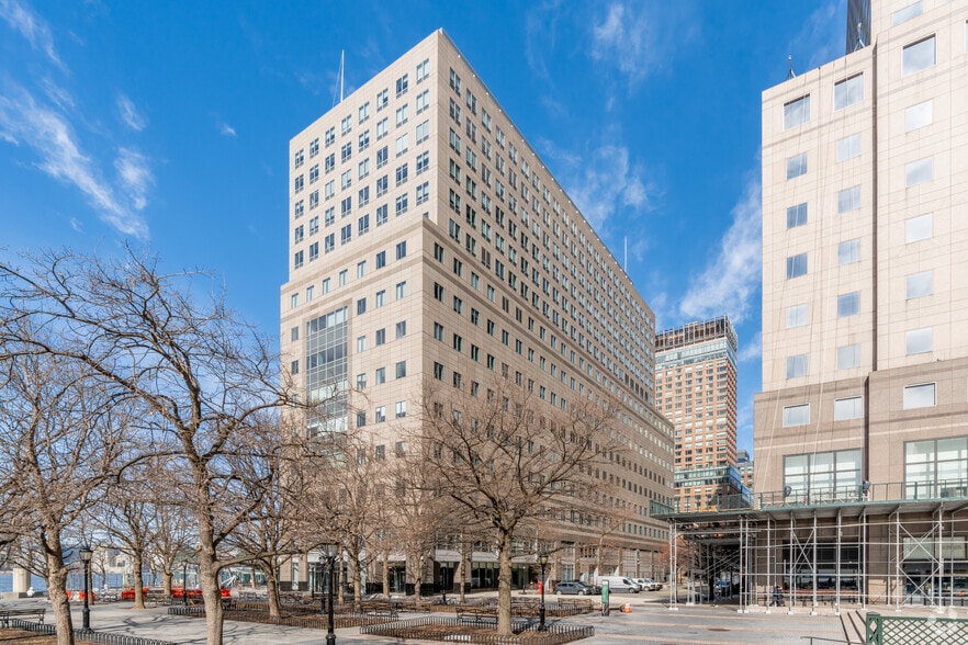 300 Vesey St, New York, NY for lease - Primary Photo - Image 1 of 6