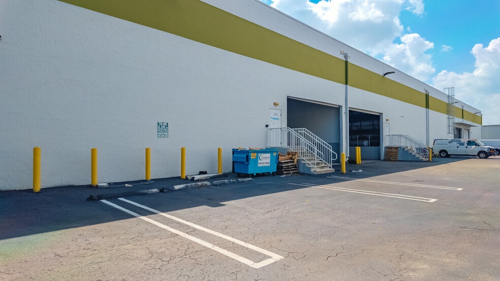 1400 NW 88th Ave, Doral, FL for lease - Building Photo - Image 3 of 10