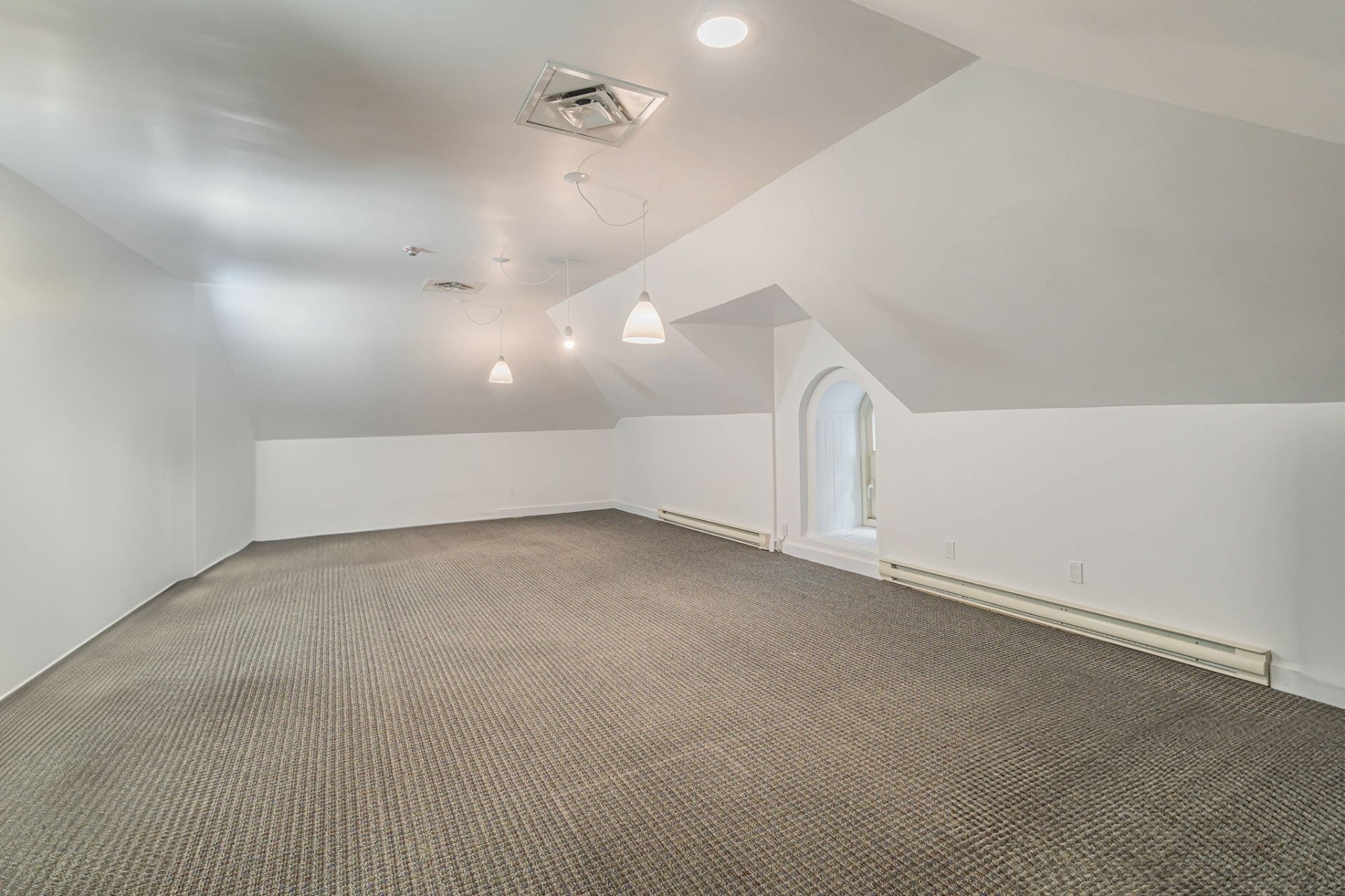 538-540 Pl Saint-Henri, Montréal, QC for lease Interior Photo- Image 1 of 8
