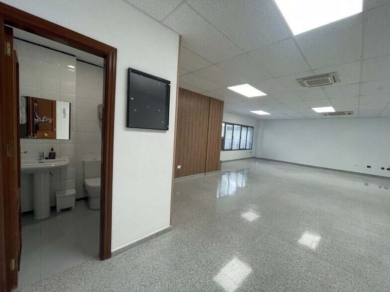 Office in Las Palmas de Gran Canaria for sale - Interior Photo - Image 1 of 18