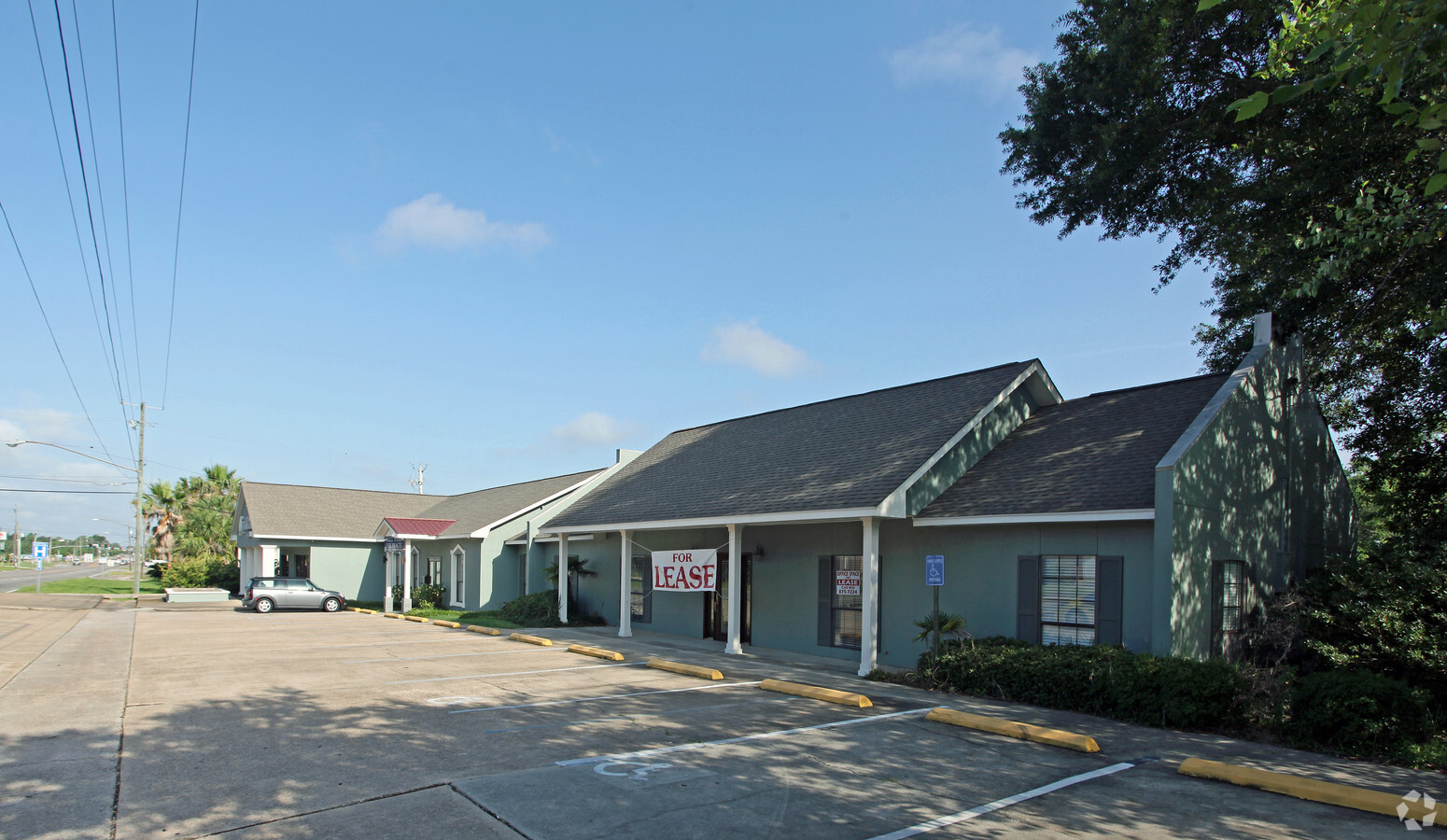 2210 Pass Rd, Gulfport, MS 39501