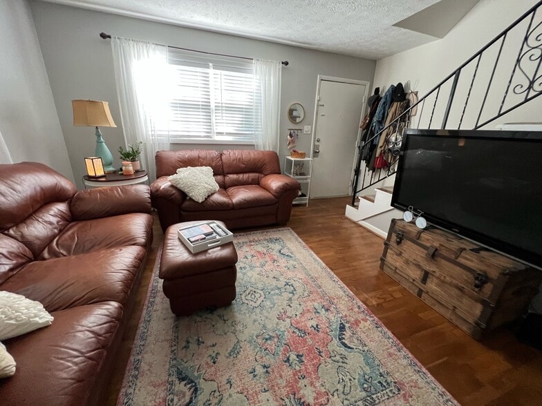 81 E Wesley Rd NE, Atlanta, GA for sale - Building Photo - Image 3 of 11