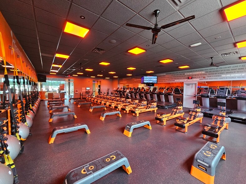 8621 E Point Douglas Rd, Cottage Grove, MN for sale - Building Photo - Image 2 of 6