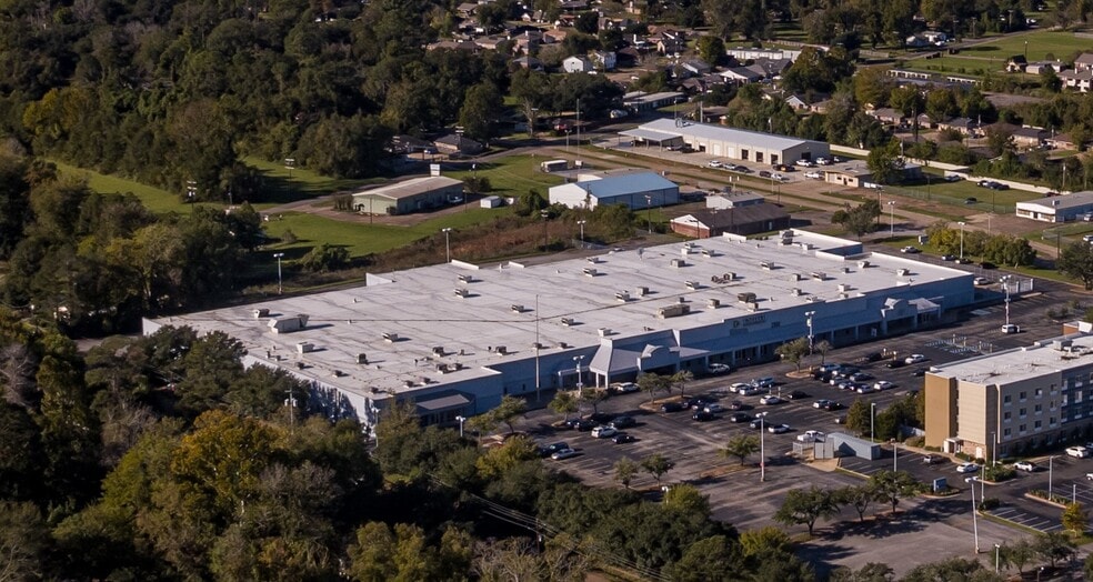 2800 S MacArthur Dr, Alexandria, LA for lease - Building Photo - Image 2 of 16