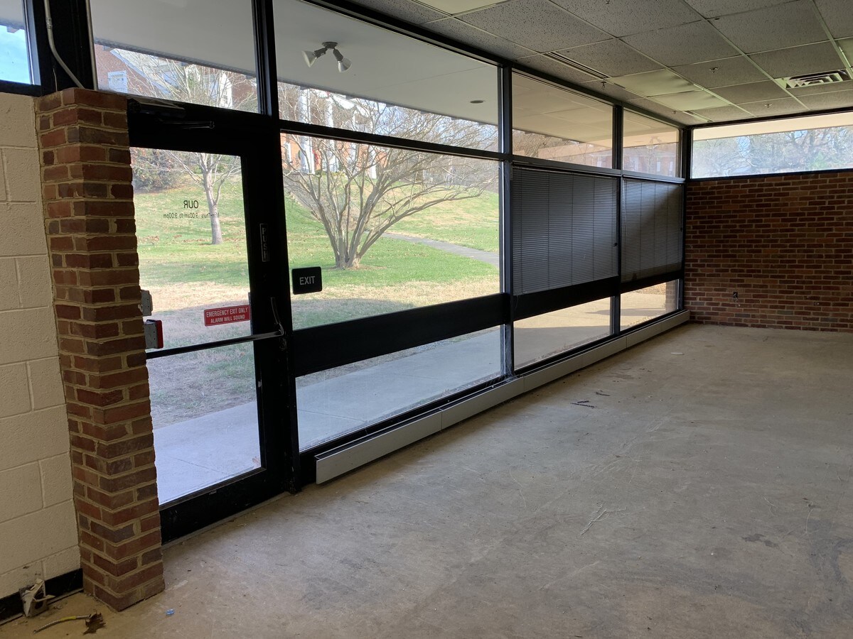 800 E Washington Ave, Vinton, VA 24179