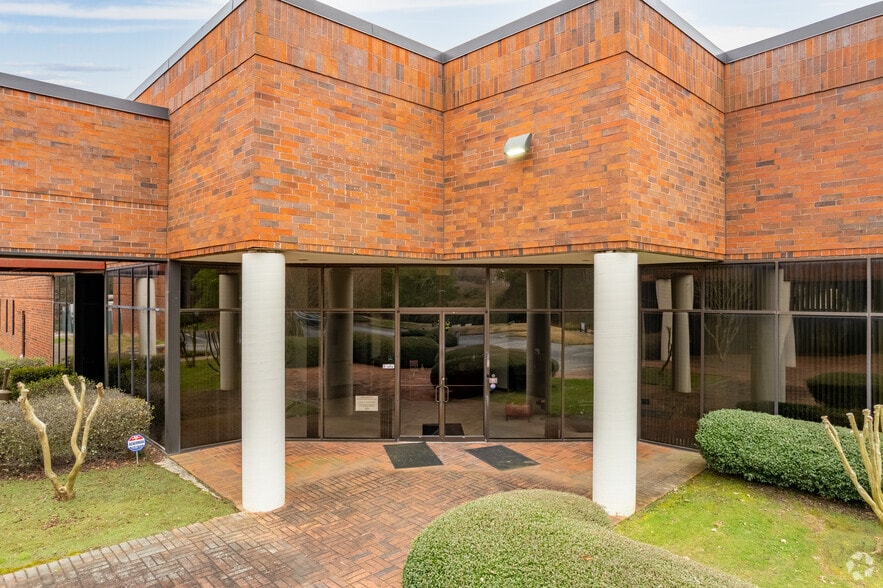 2755 Northwoods Pky, Peachtree Corners, GA for lease - Building Photo - Image 3 of 5