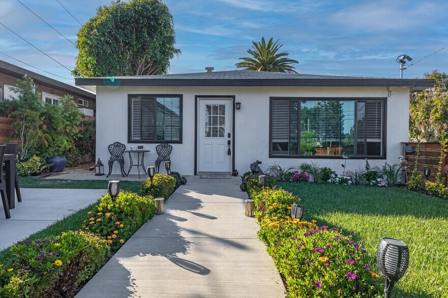376 Acacia Ave, Carlsbad, CA for sale - Primary Photo - Image 1 of 14
