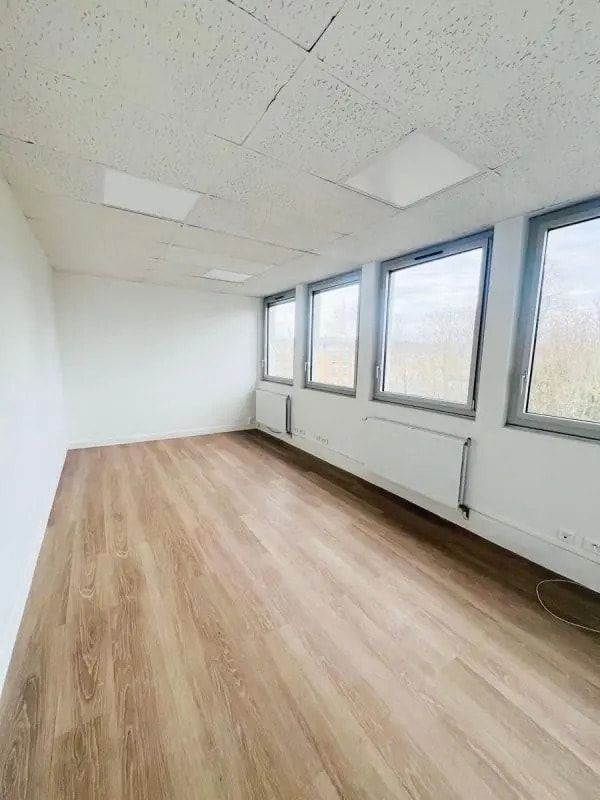 Location Bureaux 38 m² à 352 m² - Photo 1