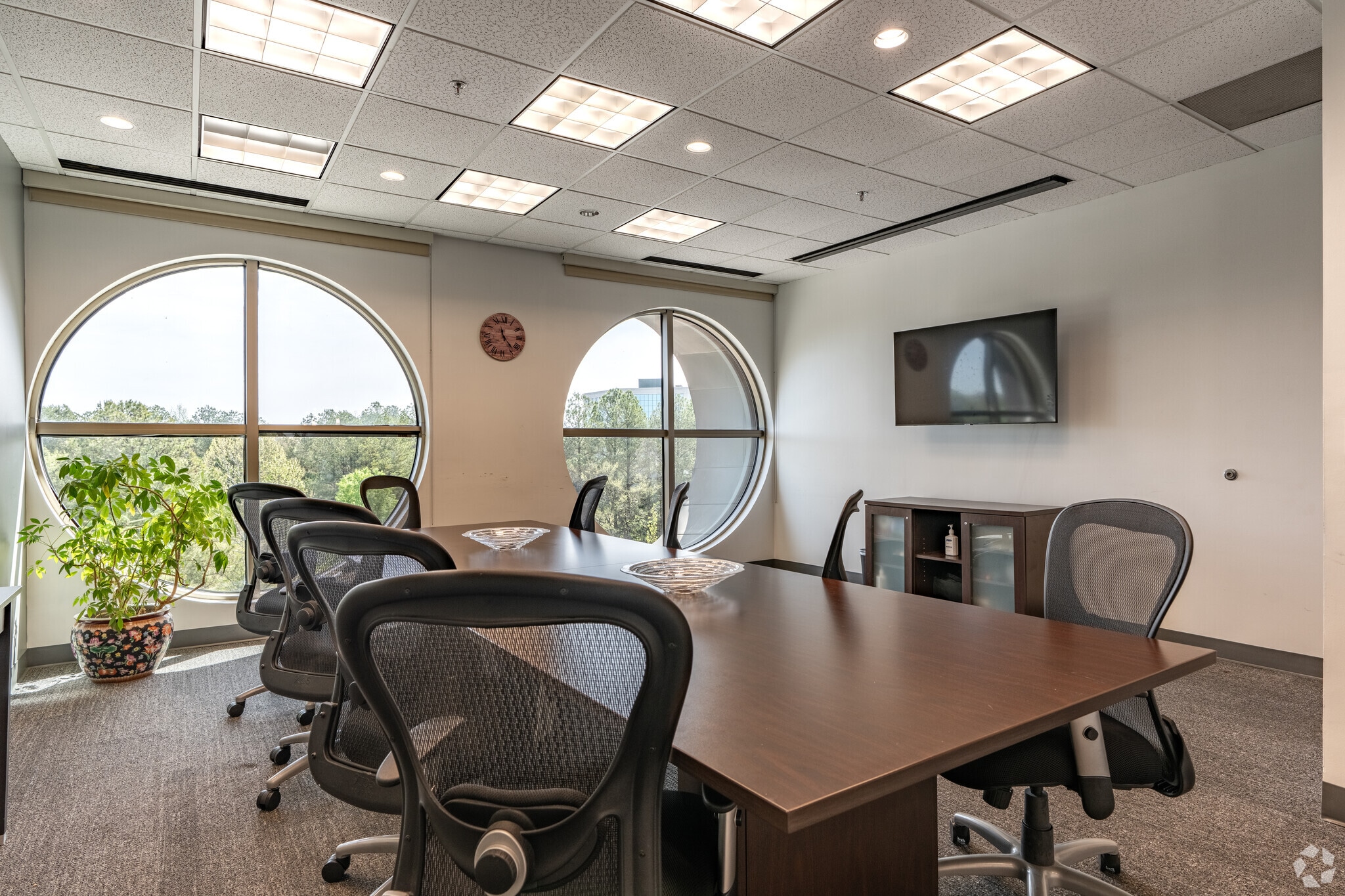 1661 International Dr, Memphis, TN for lease Building Photo- Image 1 of 28