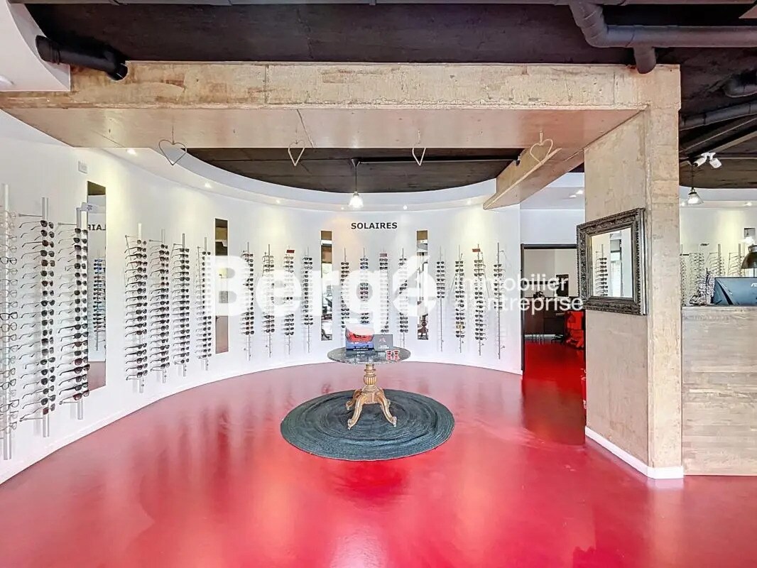 Retail in La Trinité for sale Interior Photo- Image 1 of 12