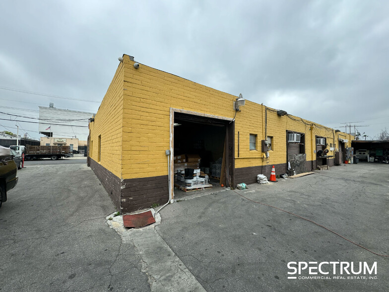 14516-14524 Arminta St, Panorama City, CA for lease - Building Photo - Image 3 of 8