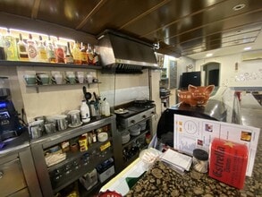 Retail in Barcelona, Barcelona for lease Interior Photo- Image 2 of 5