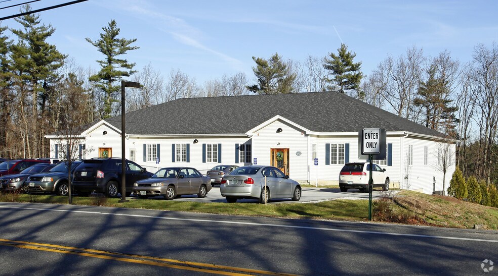171 Londonderry Tpke, Hooksett, NH for sale - Primary Photo - Image 1 of 1