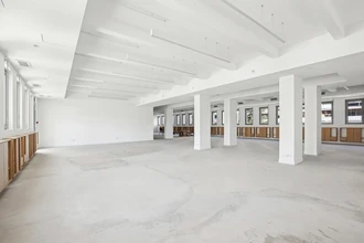 Office in Paris for lease Interior Photo- Image 2 of 3