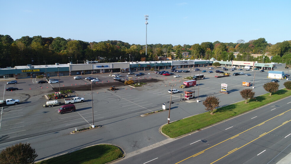 3800 Reynolda Rd, Winston-Salem, NC for lease - Building Photo - Image 3 of 5