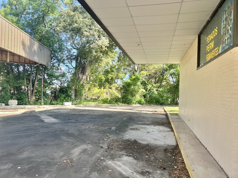 218 W Blum St, Alvin, TX for sale - Building Photo - Image 3 of 6