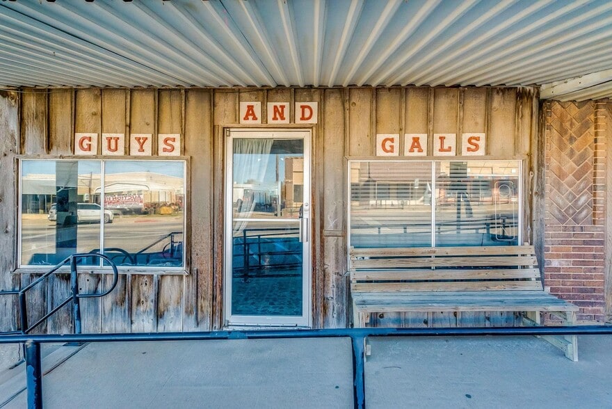 209 N Texas St, De Leon, TX 76444 209 N Texas Street, De Leon, Texas