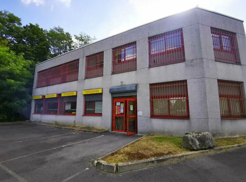 22 Ter Rue Des Malines, Lisses for lease - Primary Photo - Image 1 of 1