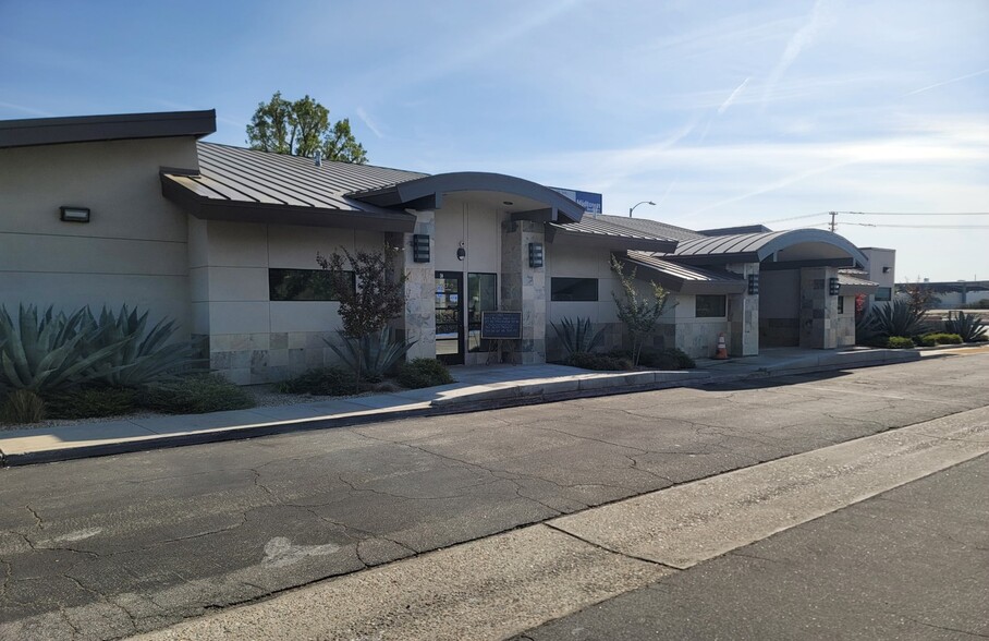 3500 Truxtun Ave, Bakersfield, CA for sale - Building Photo - Image 1 of 1