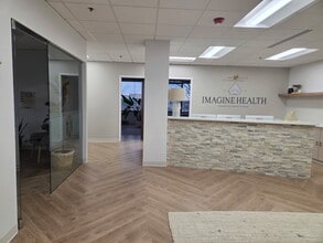 500 Chesterfield Ctr, Chesterfield, MO for lease Interior Photo- Image 2 of 14